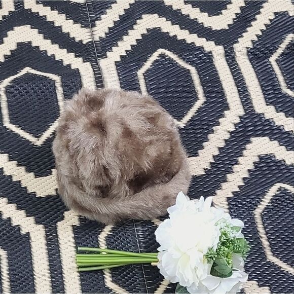 Valerie Modes faux fur hat - Picture 2 of 5